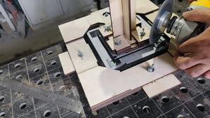 Снятие полировки в местах контакта столбиков и нижней подставки